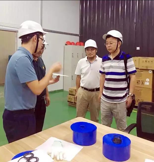 中石油西南油氣田分公司、中石油川慶鉆探公司、長(zhǎng)江大學(xué)領(lǐng)導(dǎo)和專家來我司考察調(diào)研