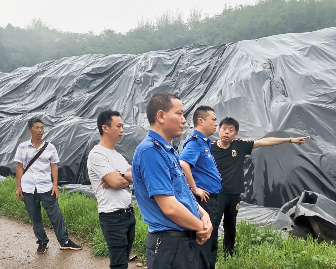 犍為縣綜合行政執(zhí)法局領導蒞臨碩特環(huán)保項目現(xiàn)場指導工作