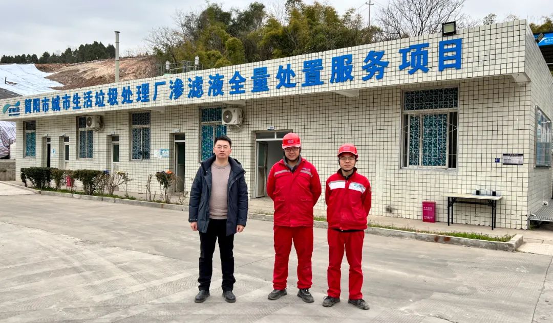 穿上“紅裝”，為平安站崗